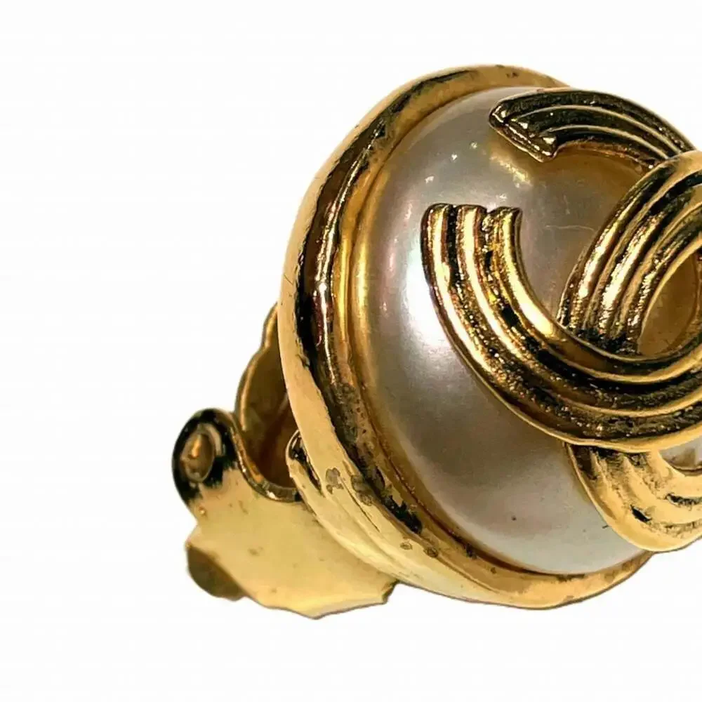 CHANEL Gold Pearl Earrings